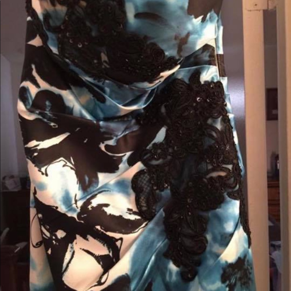 Prom dresses - Picture 4 of 8